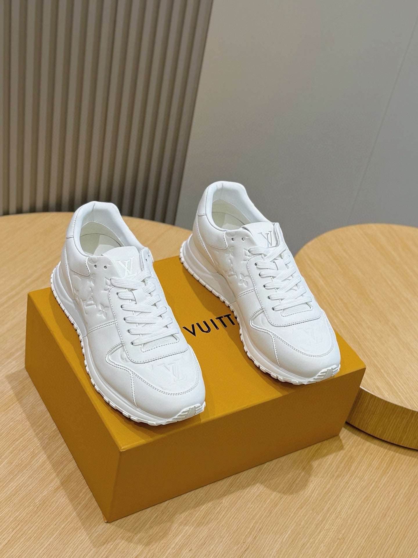 LOUIS VUITTON RUN AWAY MONOGRAM WHITE