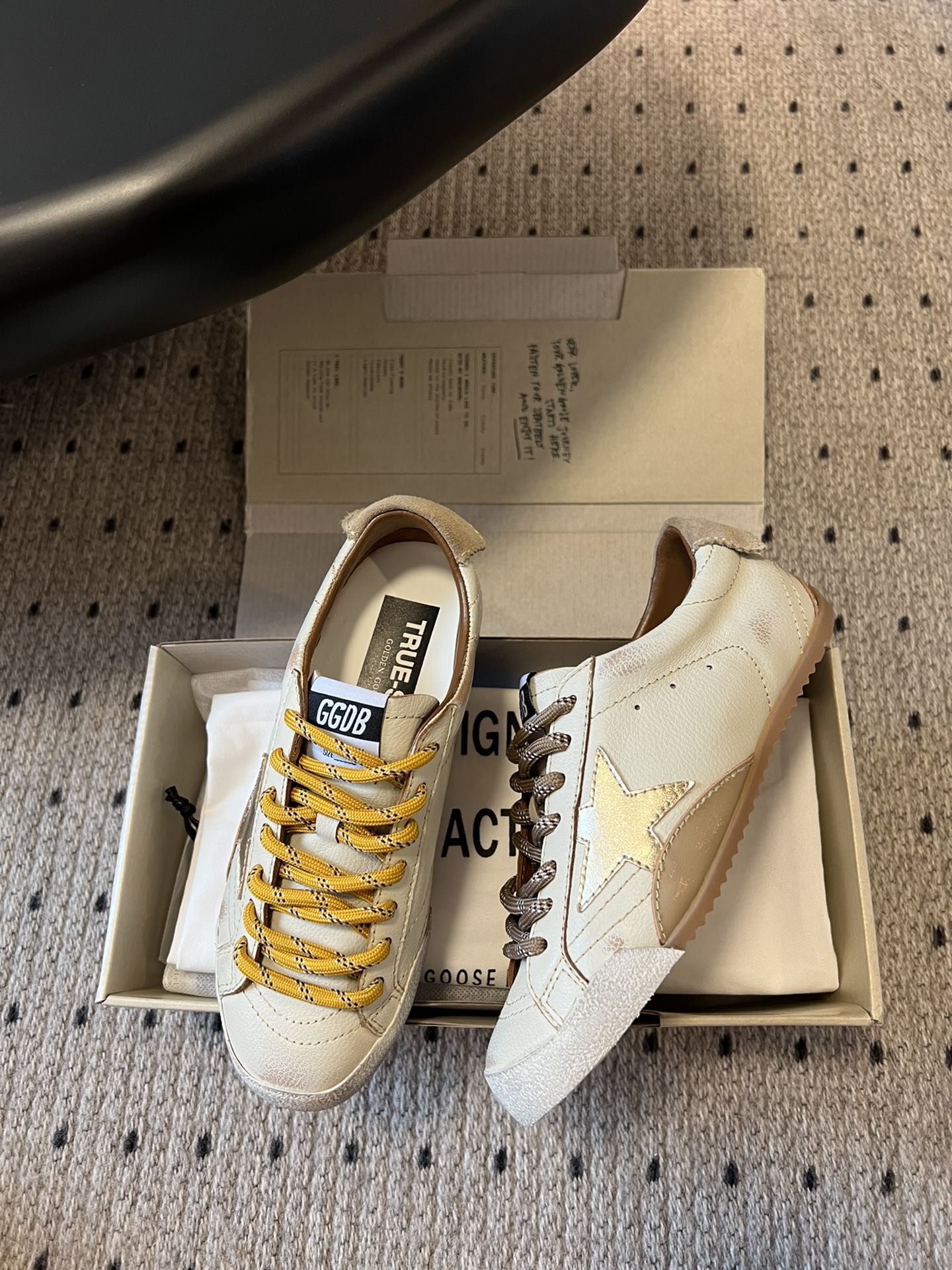 GOLDEN GOOSE TRUESTAR BEIGE SUEDE
