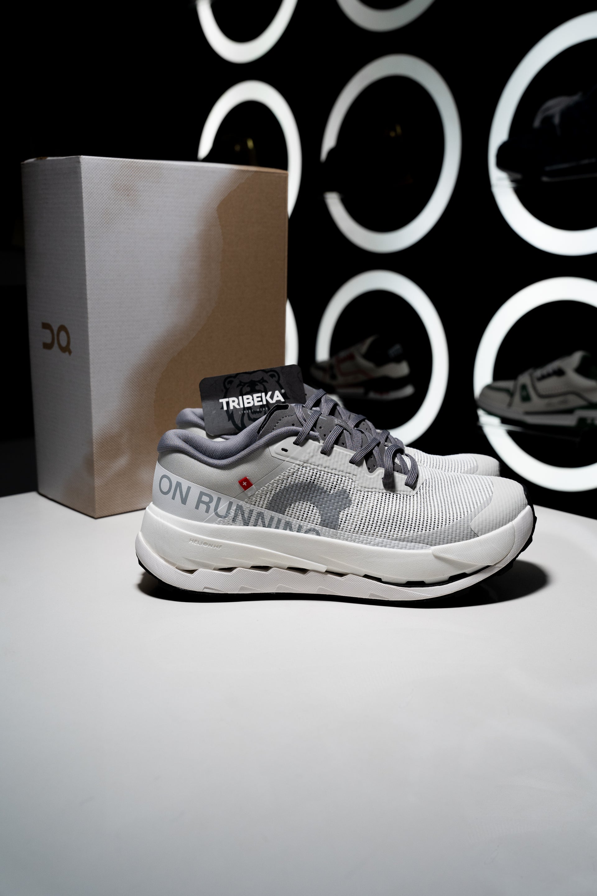 ON CLOUDULTRA 3 "ROCK/WHITE'