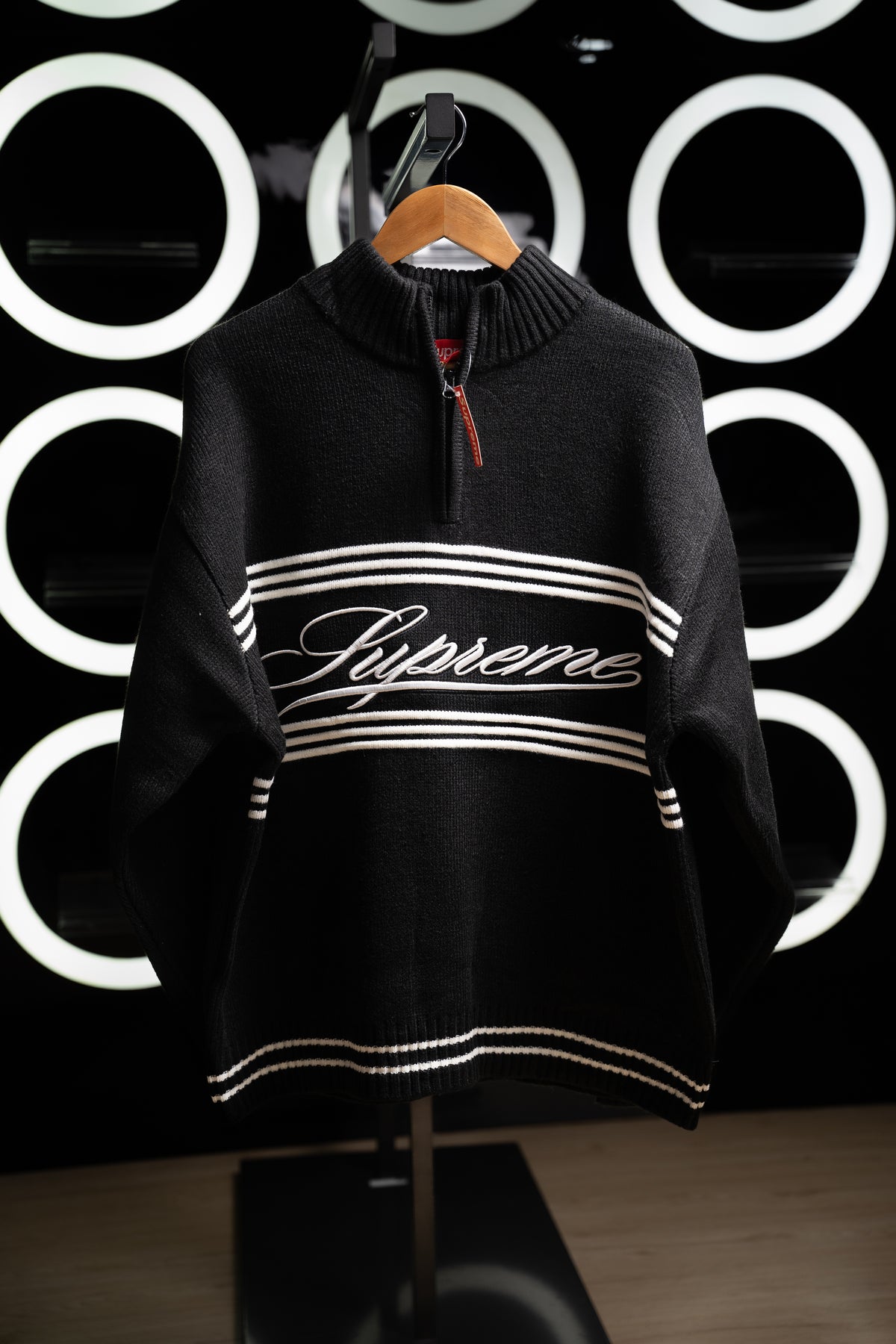 SWEATER SUPREME SCRIPT STRIPE BLACK HALF ZIP