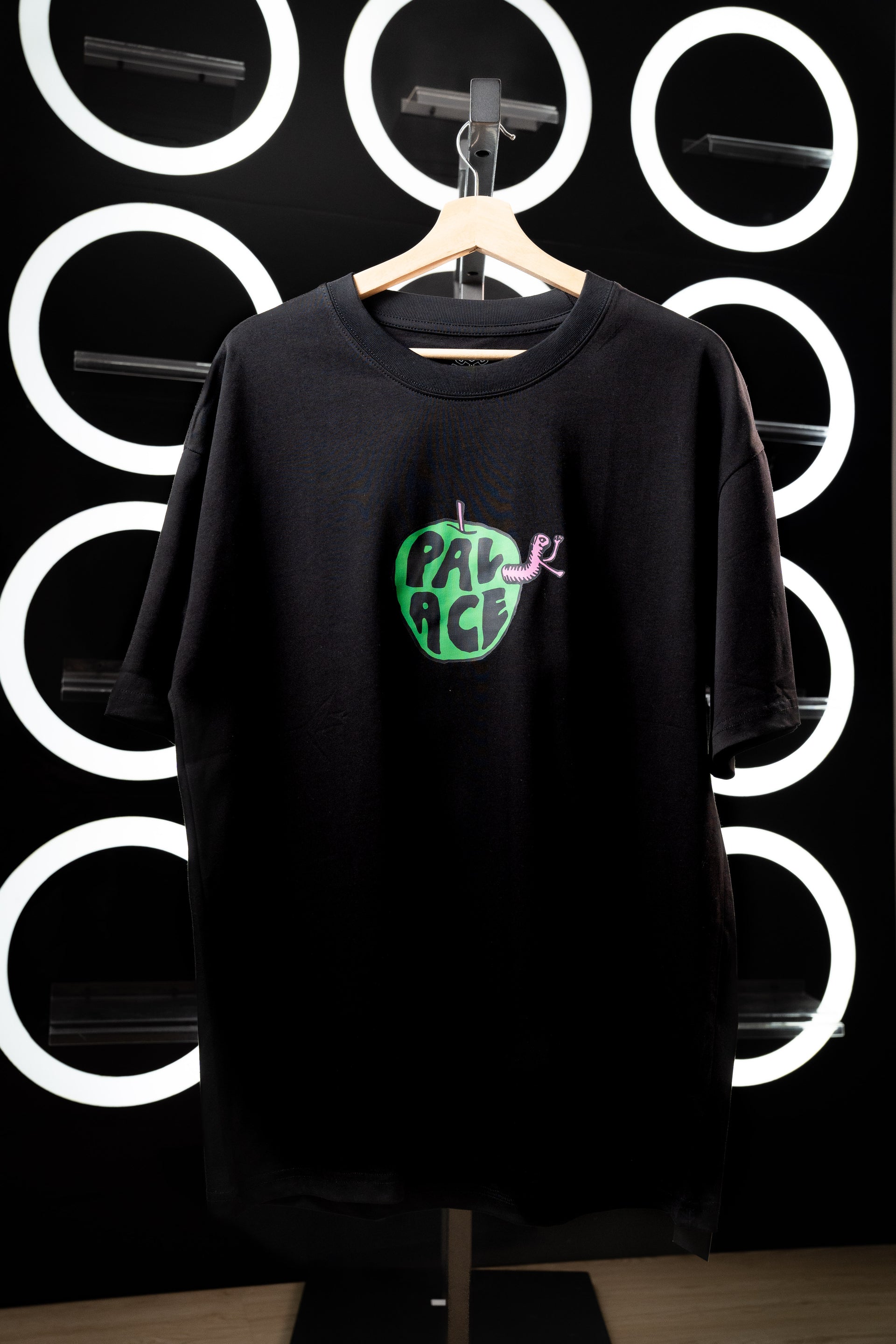 CAMISETA PALACE "BAD APPLE" NEGRA