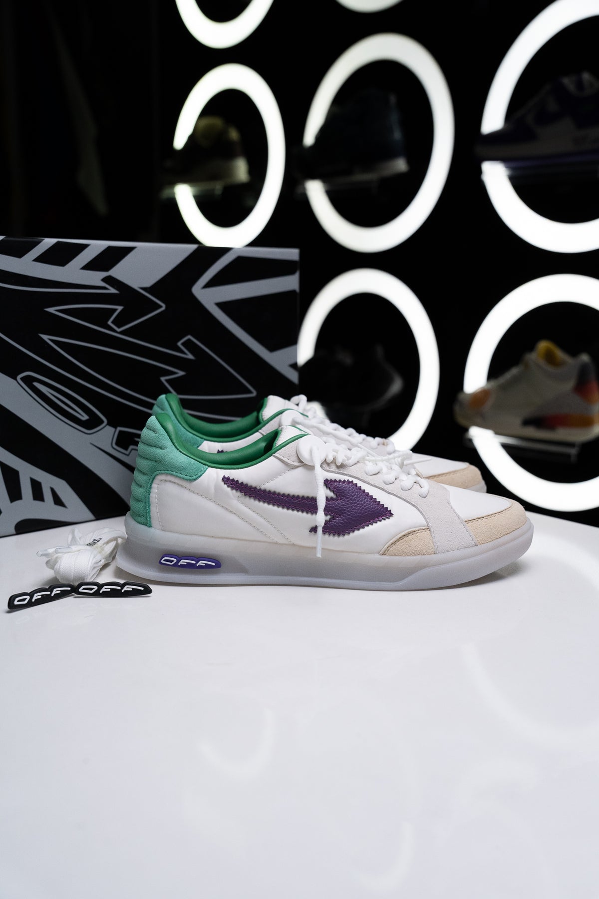 OFF WHITE END OF PLAYS "WHITE/PURPLE"