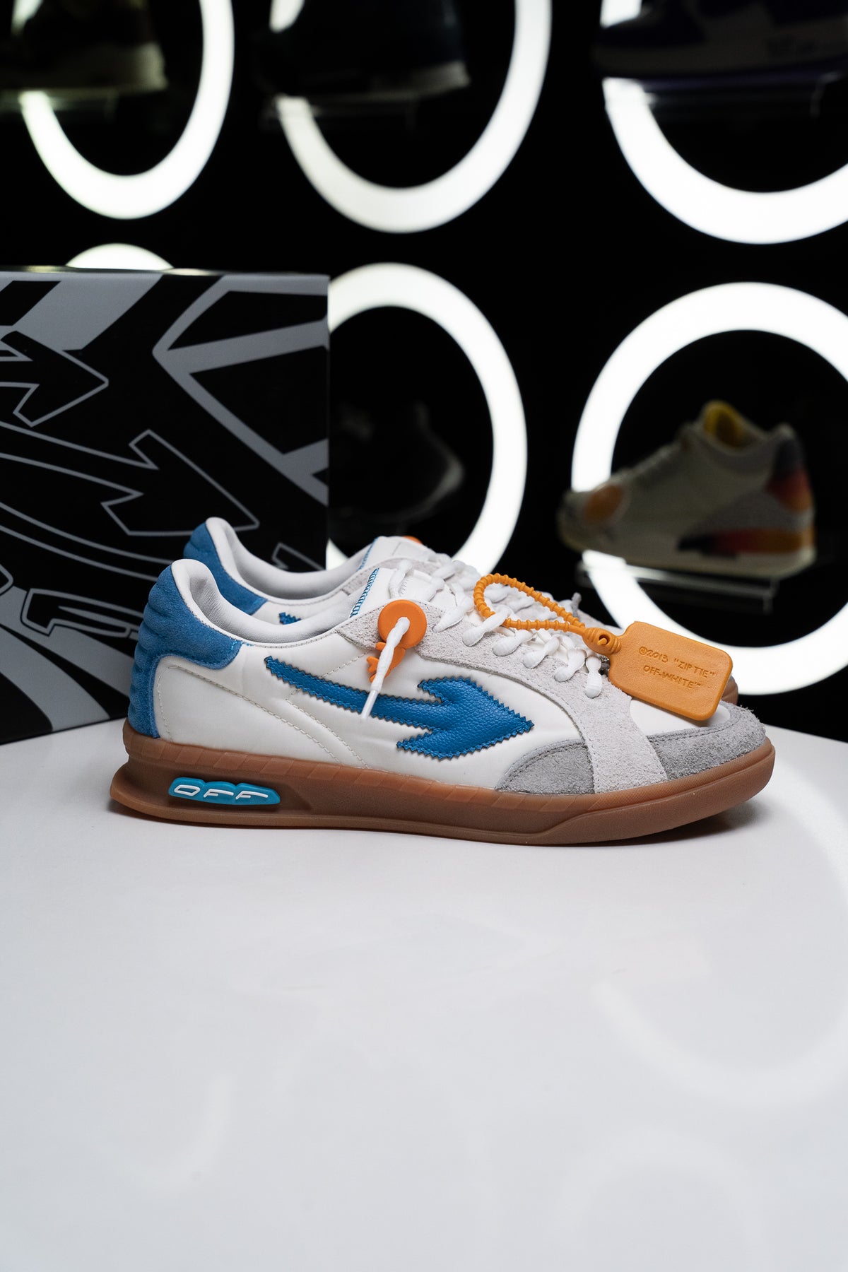 OFF WHITE END OF PLAYS "WHITE/BLUE"