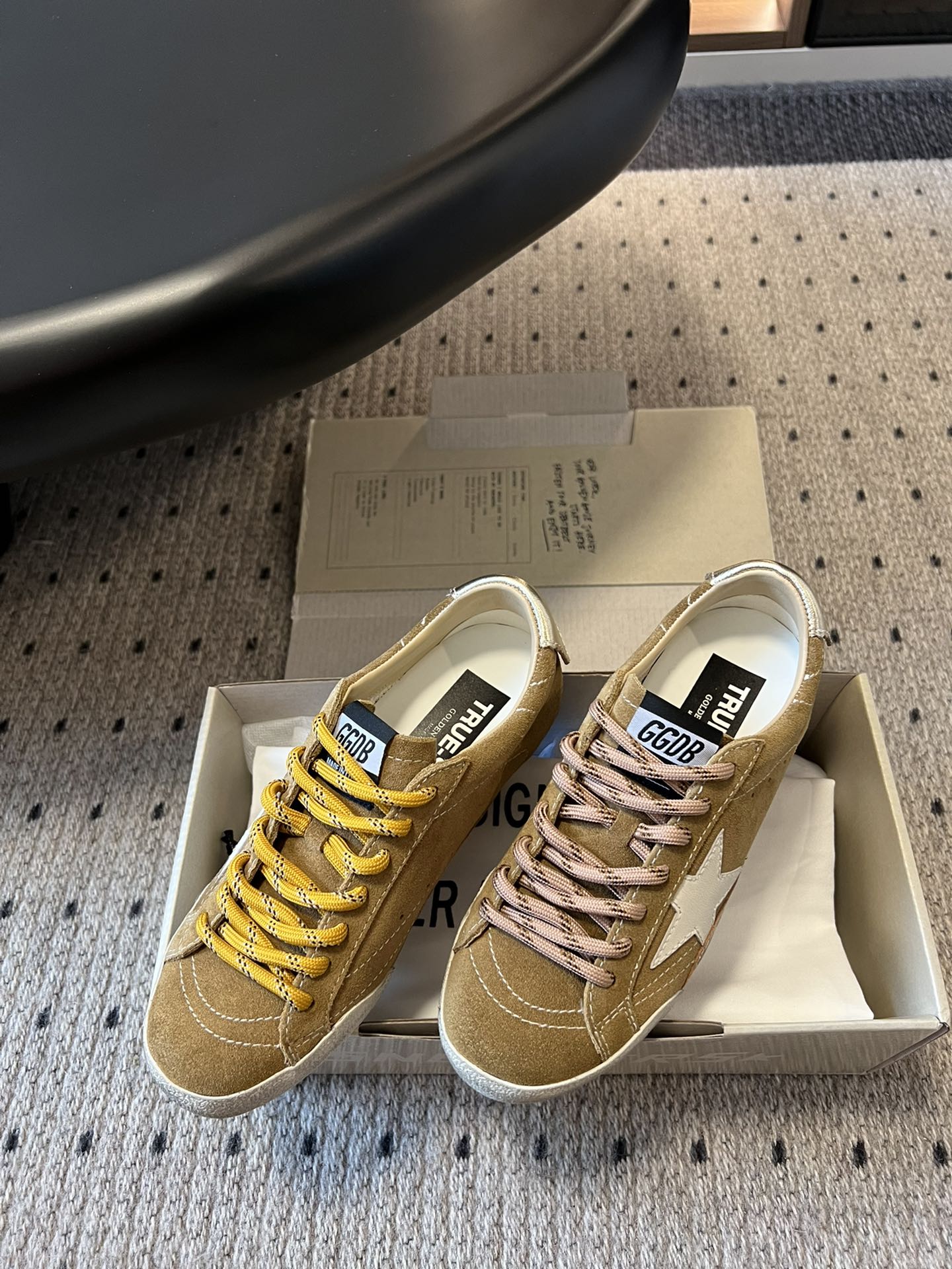 GOLDEN GOOSE TRUESTAR BROWN SUEDE