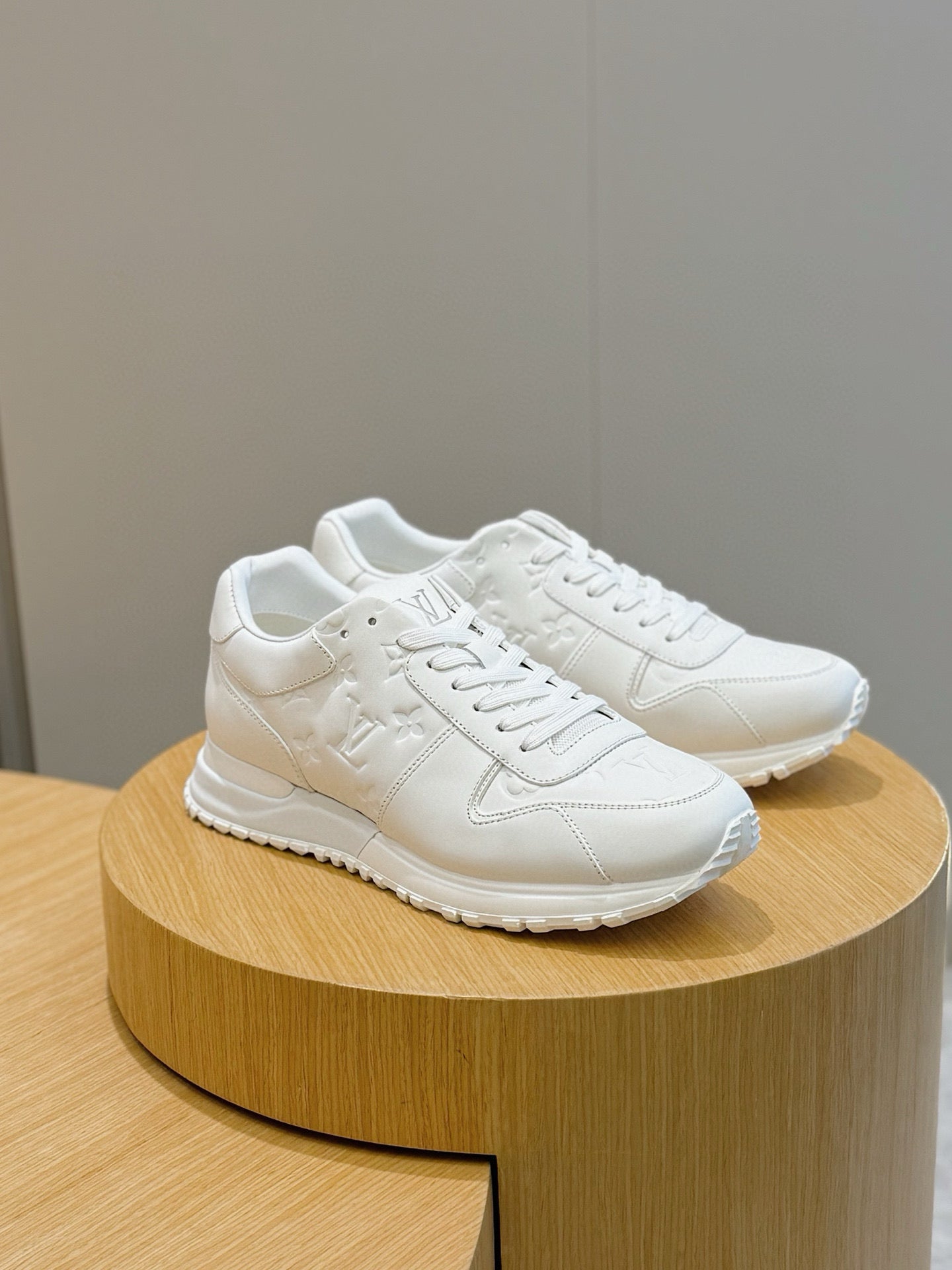 LOUIS VUITTON RUN AWAY MONOGRAM WHITE